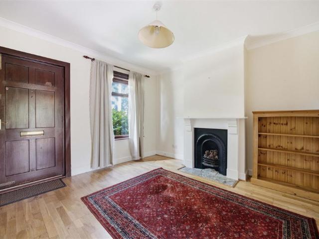 2 bedroom house end terrace