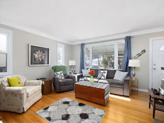 2 Bedroom House Edmonton AB 105642814