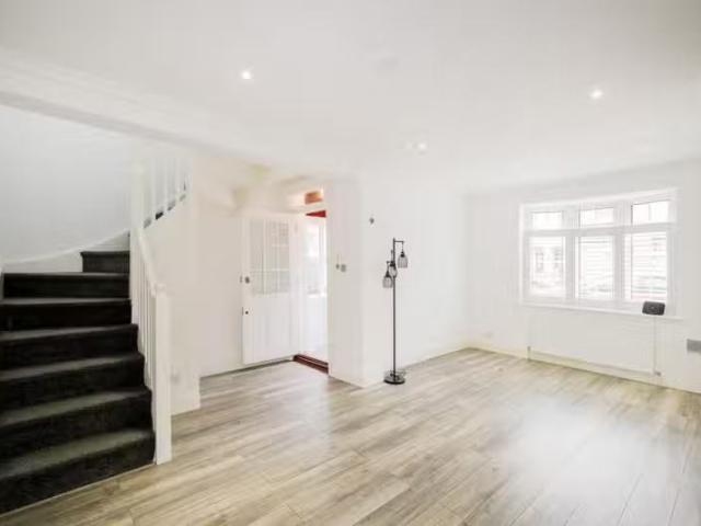 2 bedroom house for rent in Cowley Road, Wanstead, E11