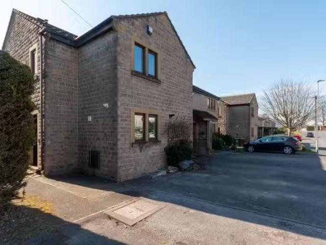 2 bedroom house for rent in Cornwall Road, Bingley, West Yorks.