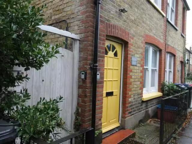 2 bedroom house for rent in Beach Alley, Whitstable, CT5