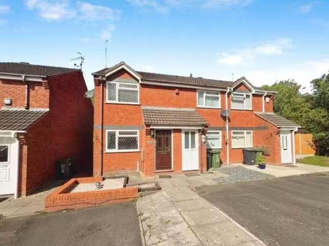 2 bedroom house for rent in Goldthorne Close, Headless Cross.