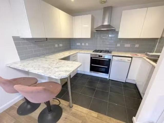 2 bedroom house for rent in Flint Way, BN10