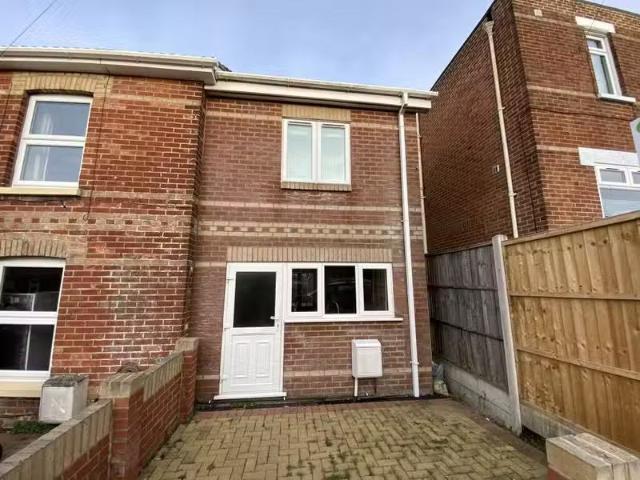 2 bedroom house for rent in Melville Road, Winton, Bournemouth.