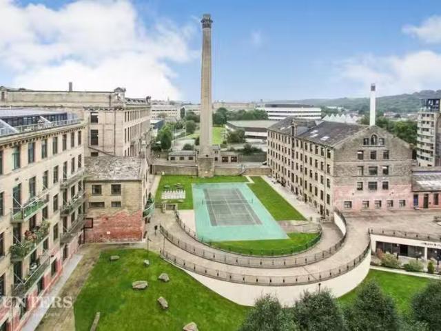 2 bedroom house for rent in Salts Mill Road, Shipley, BD17