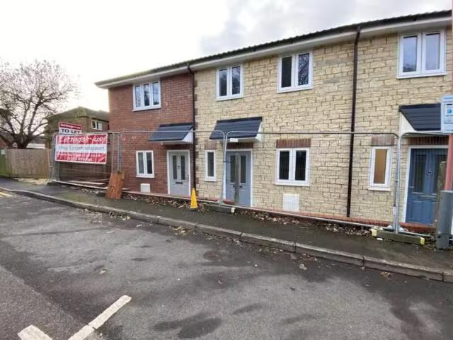 2 bedroom house for rent in Station Terrace, Station Road, War.