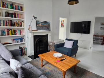 2 Bedroom House For Rent in Walmer Estate
