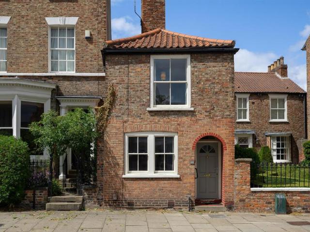 2 bedroom house for sale