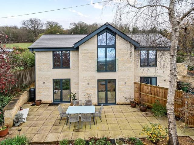 2 bedroom detached house for sale