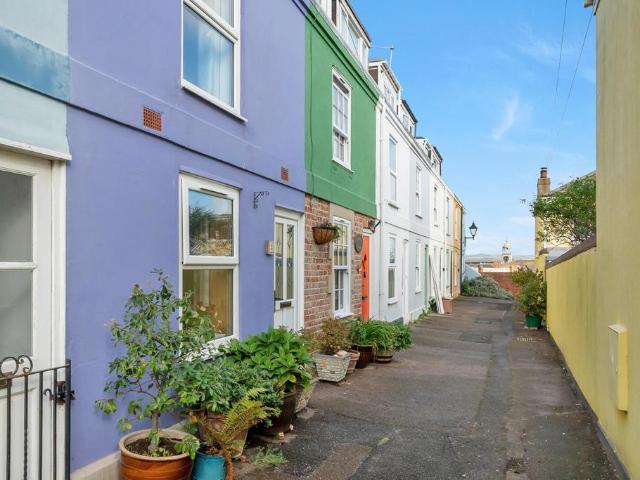 2 bedroom house for sale