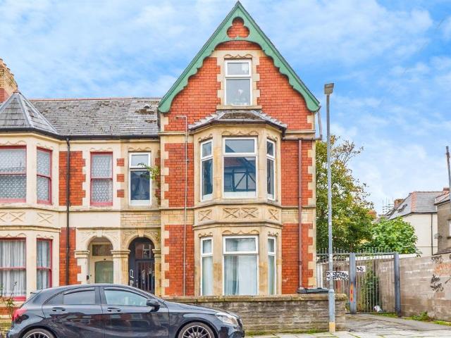 2 bedroom ground flat for sale