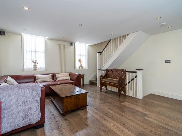 2 bedroom house for sale