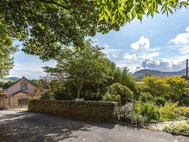 2 bedroom house for sale