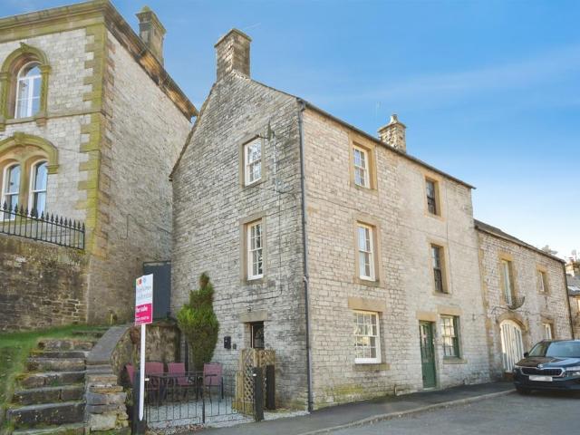 2 bedroom house for sale