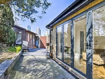 2 bedroom house for sale
