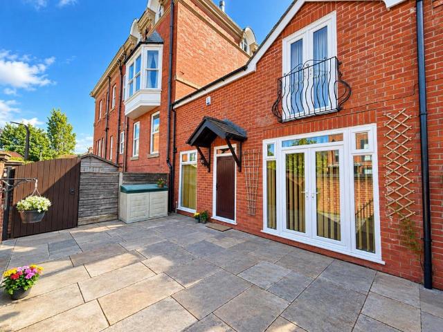 2 bedroom house for sale