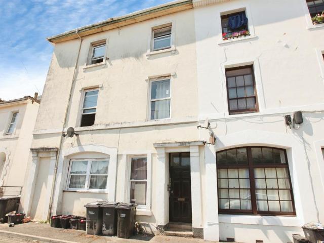 2 bedroom maisonette for sale