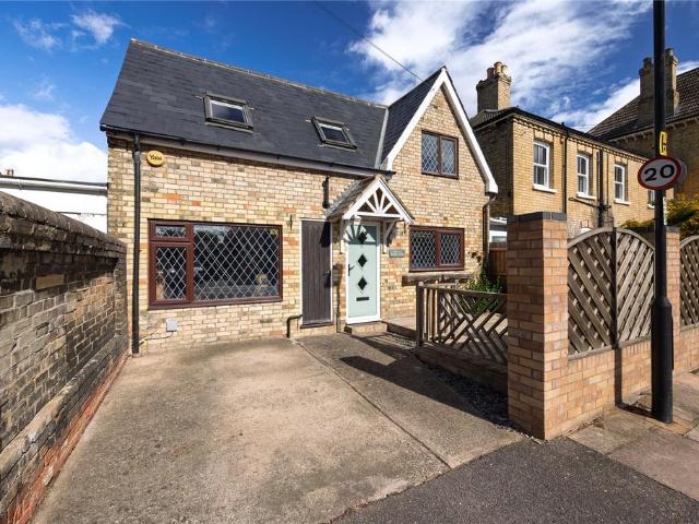 2 bedroom house for sale