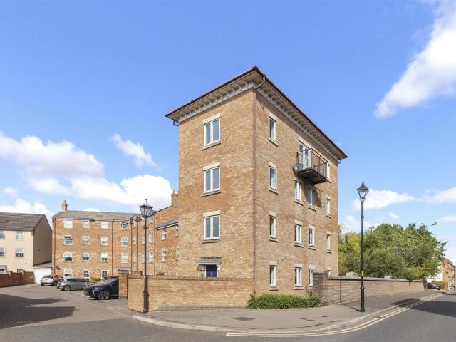 2 bedroom house for sale