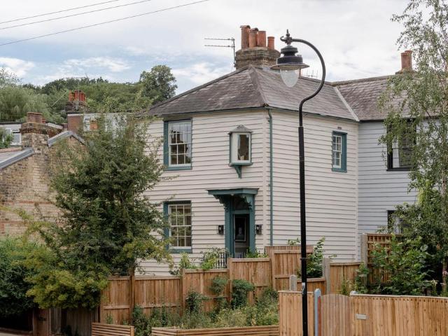2 bedroom house for sale