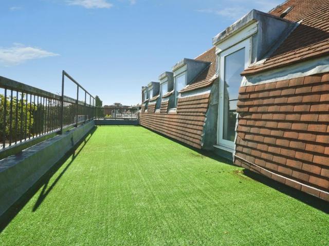 2 bedroom flat for sale