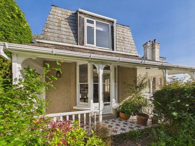 2 bedroom maisonette for sale