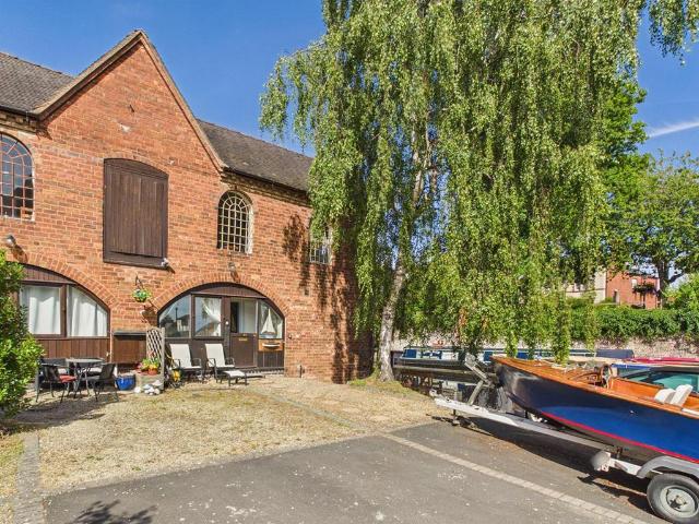 2 bedroom house for sale