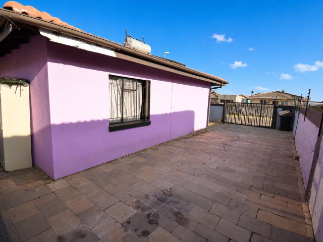 2 Bedroom House For Sale in Chief A. Luthuli Park