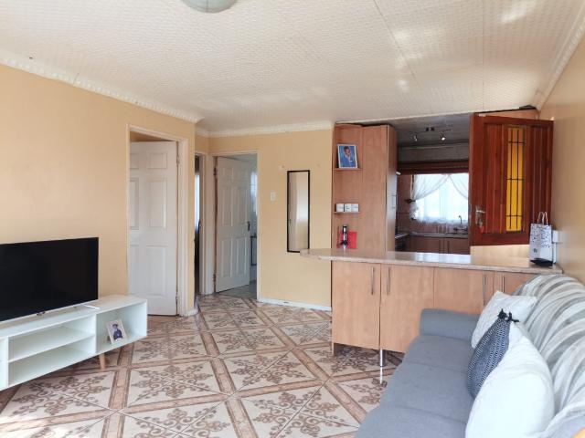 2 Bedroom House For Sale in Club View