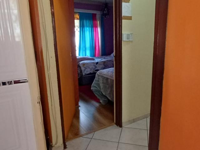 2 Bedroom House For Sale in Clayville East