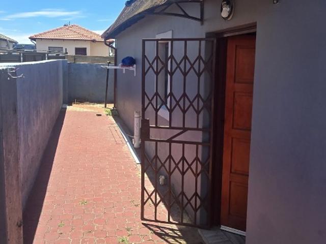 2 Bedroom House For Sale in Clayville