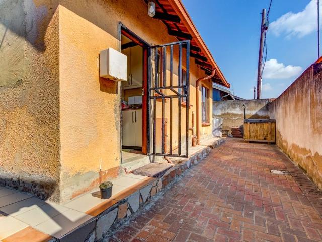 2 Bedroom House For Sale in Clayville