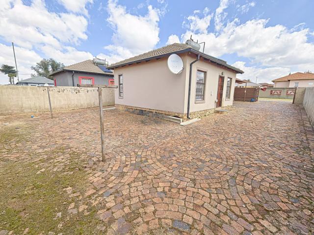 2 Bedroom House For Sale in Crystal Park