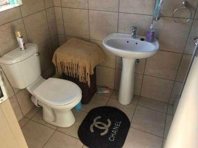 2 Bedroom House For Sale in Annlin
