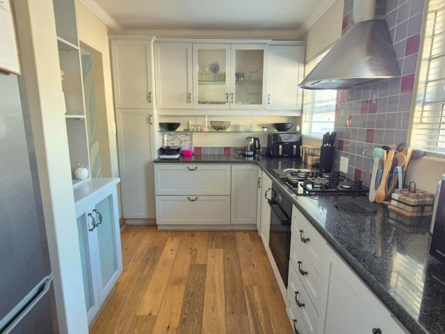 2 Bedroom House For Sale in Abbotsford