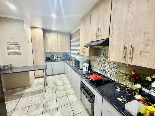 2 Bedroom House For Sale in Adamayview