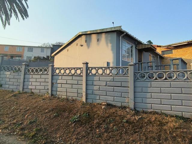 2 Bedroom House For Sale in Bombay Heights