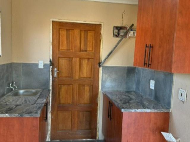 2 Bedroom House For Sale in Beverley Hills