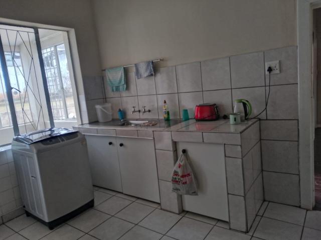 2 Bedroom House For Sale in Bezuidenhout Valley