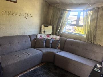 2 Bedroom House For Sale in Bishop Lavis