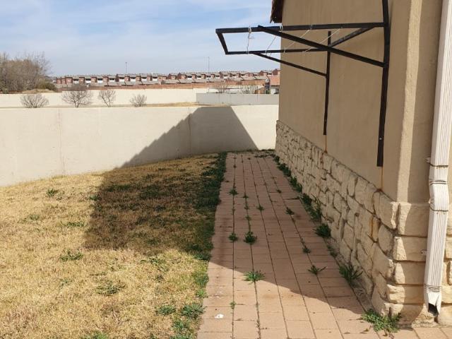 2 Bedroom House For Sale in Blue Hills
