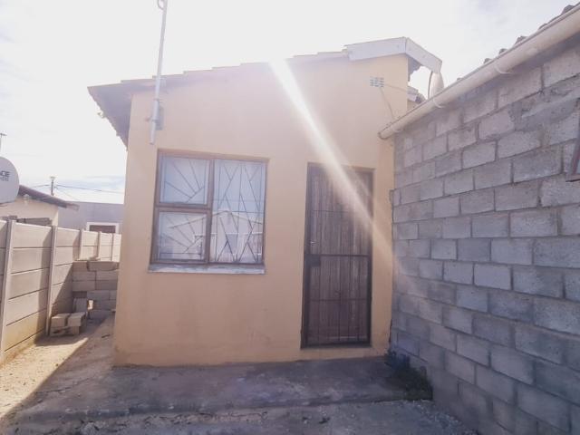 2 Bedroom House For Sale in Bloemendal