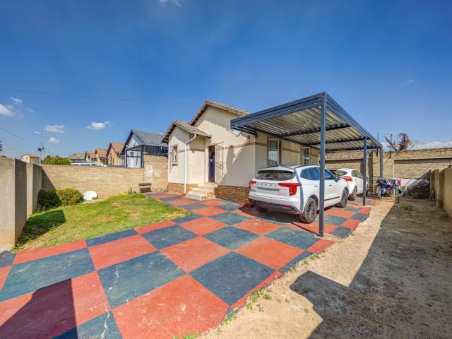 2 Bedroom House For Sale in Bloubosrand