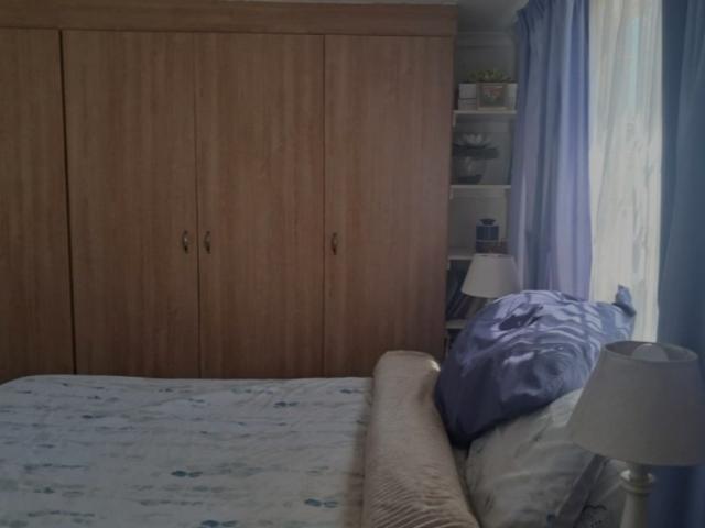 2 Bedroom House For Sale in Brackendowns