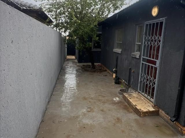 2 Bedroom House For Sale in Bram Fischerville