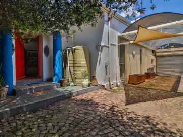 2 Bedroom House For Sale in Brixton