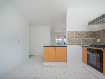2 Bedroom House For Sale in Bromhof