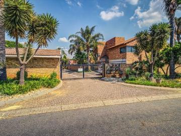 2 Bedroom House For Sale in Glen Marais