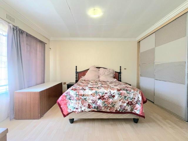 2 Bedroom House For Sale in Glenanda