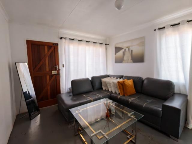 2 Bedroom House For Sale in Glenwood